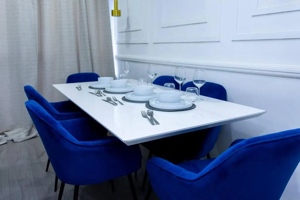 Апартаменты Beautiful 3 Bed House Next To Westfield Лондон