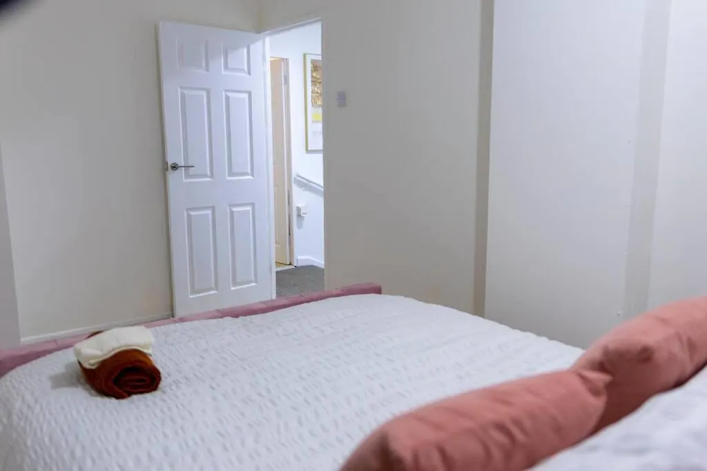 Апартаменты Beautiful 3 Bed House Next To Westfield Лондон