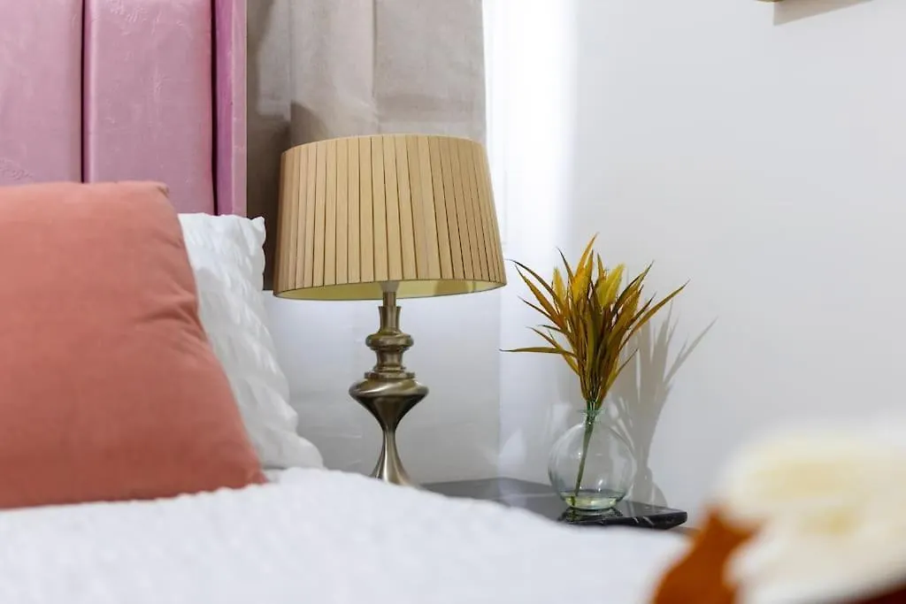 Апартаменты Beautiful 3 Bed House Next To Westfield Лондон Великобритания