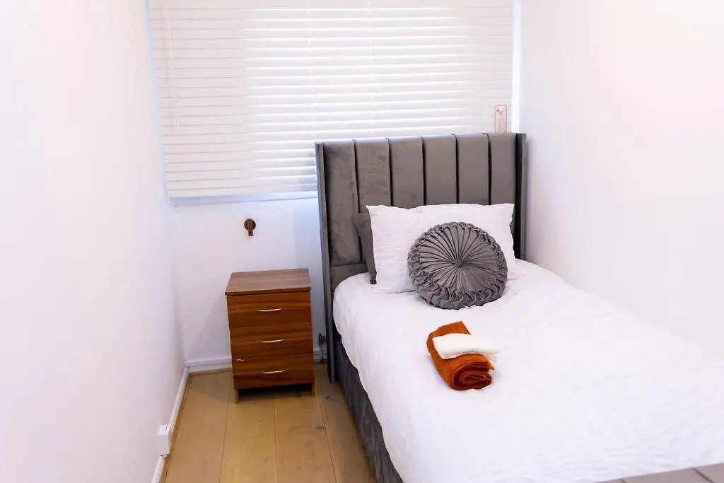 Апартаменты Beautiful 3 Bed House Next To Westfield Лондон 0*,  Великобритания